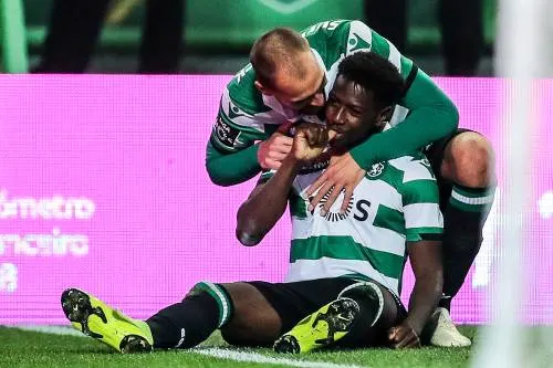 Dost twee keer trefzeker voor winnend Sporting