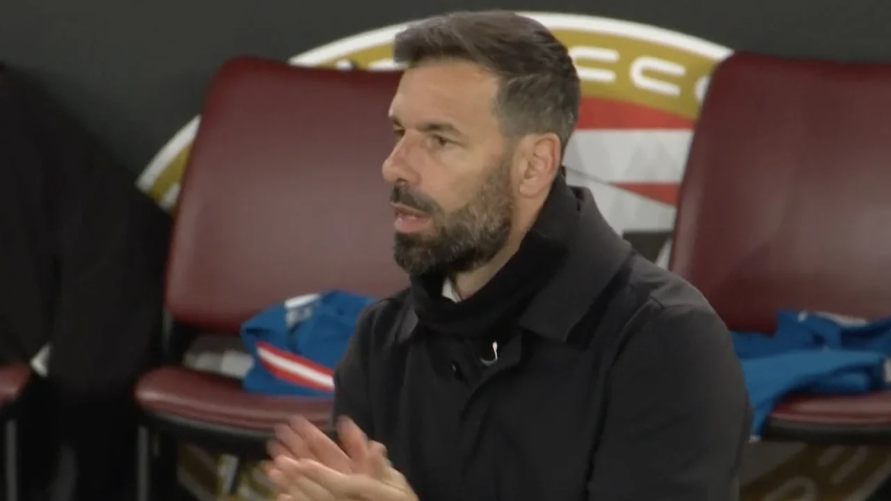 KANS: Mooie aanval PSV eindigt met mislukte poging van Xavi Simons