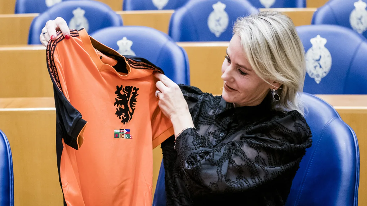 Oud-speelster en politica Van der Laan wil voorzitter KNVB worden