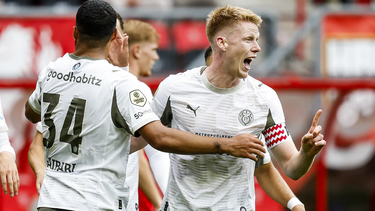 PSV boekt eenvoudige overwinning op FC Twente in Enschede