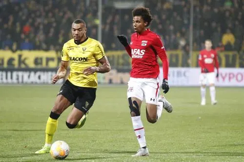 VVV met tien man in blessuretijd naast AZ