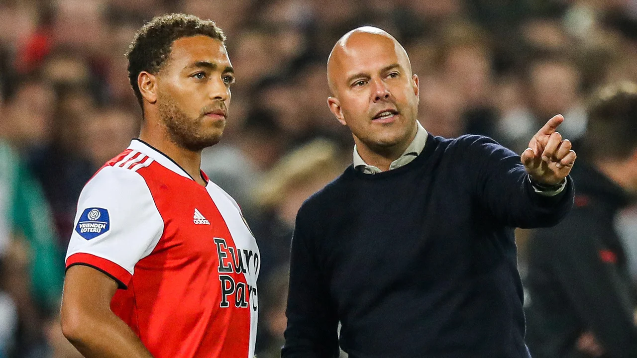 Dessers deelt prachtige anekdote over Slot: 'Naast een goede trainer ook een goed mens'