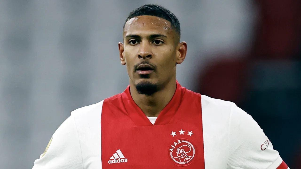 Haller over Europa League: 'Voor zo'n podium ben je voetballer geworden'