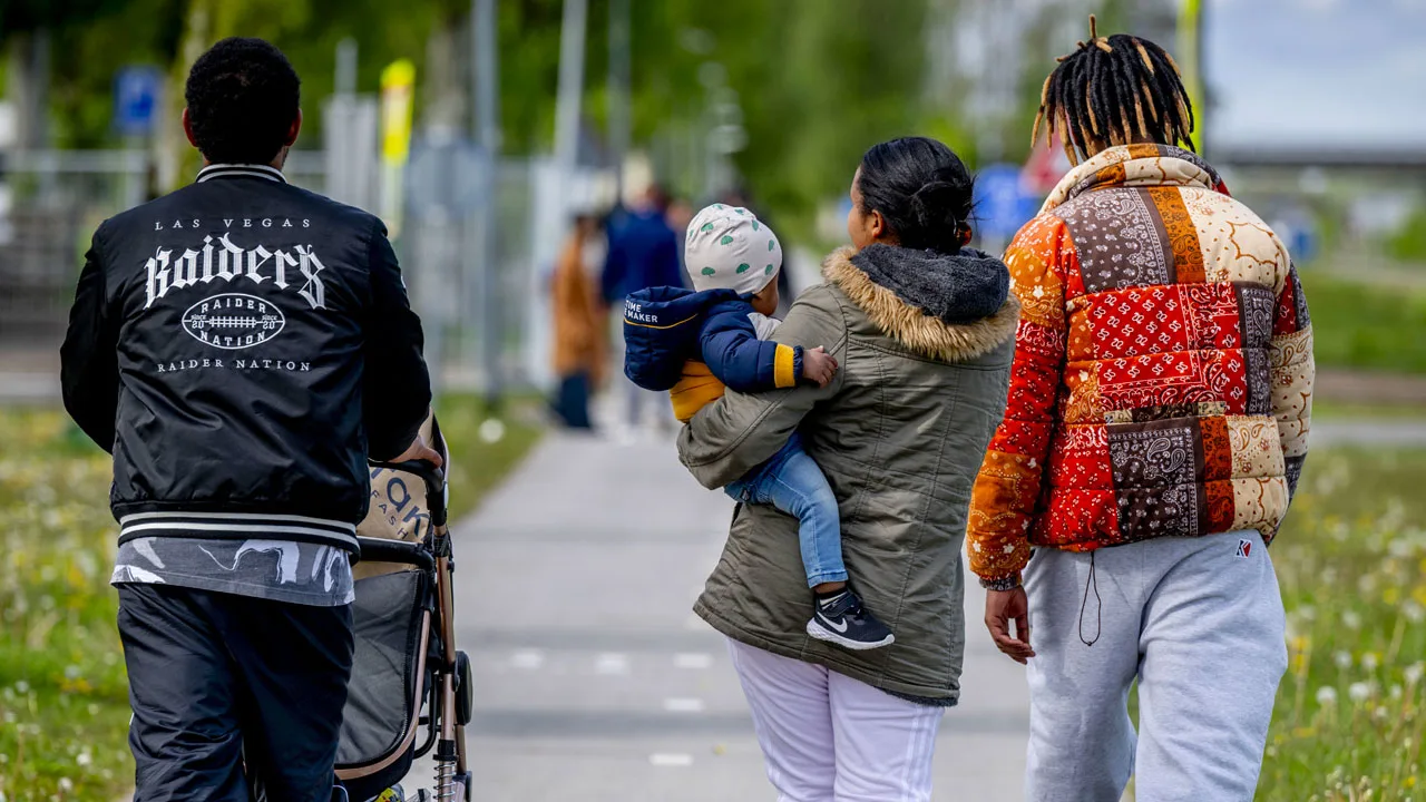 Noodsituatie in Ter Apel: kans dat mensen vannacht buiten moeten slapen