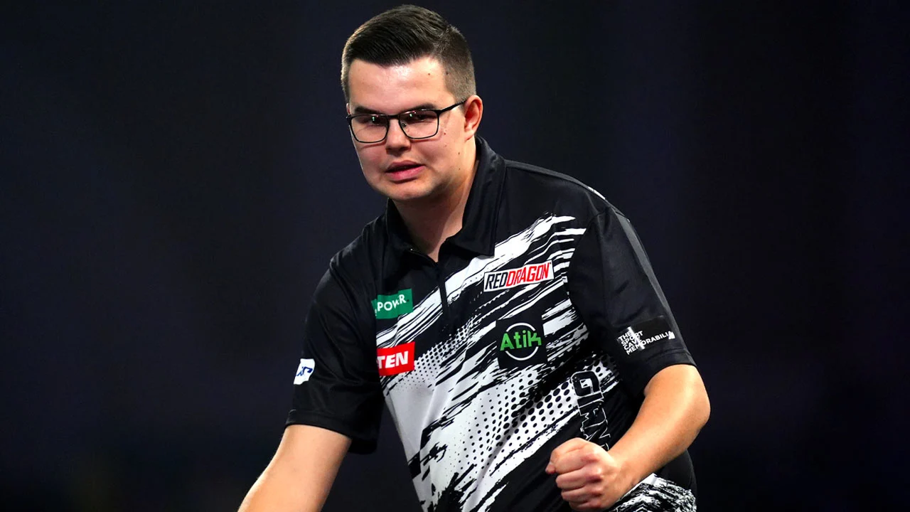 Gian van Veen voor het eerst naar vierde ronde op WK darts