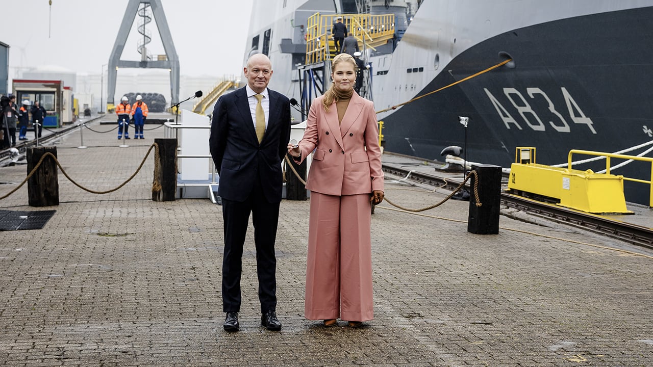 Eerste soloklus prinses Amalia: marineschip dopen in Vlissingen