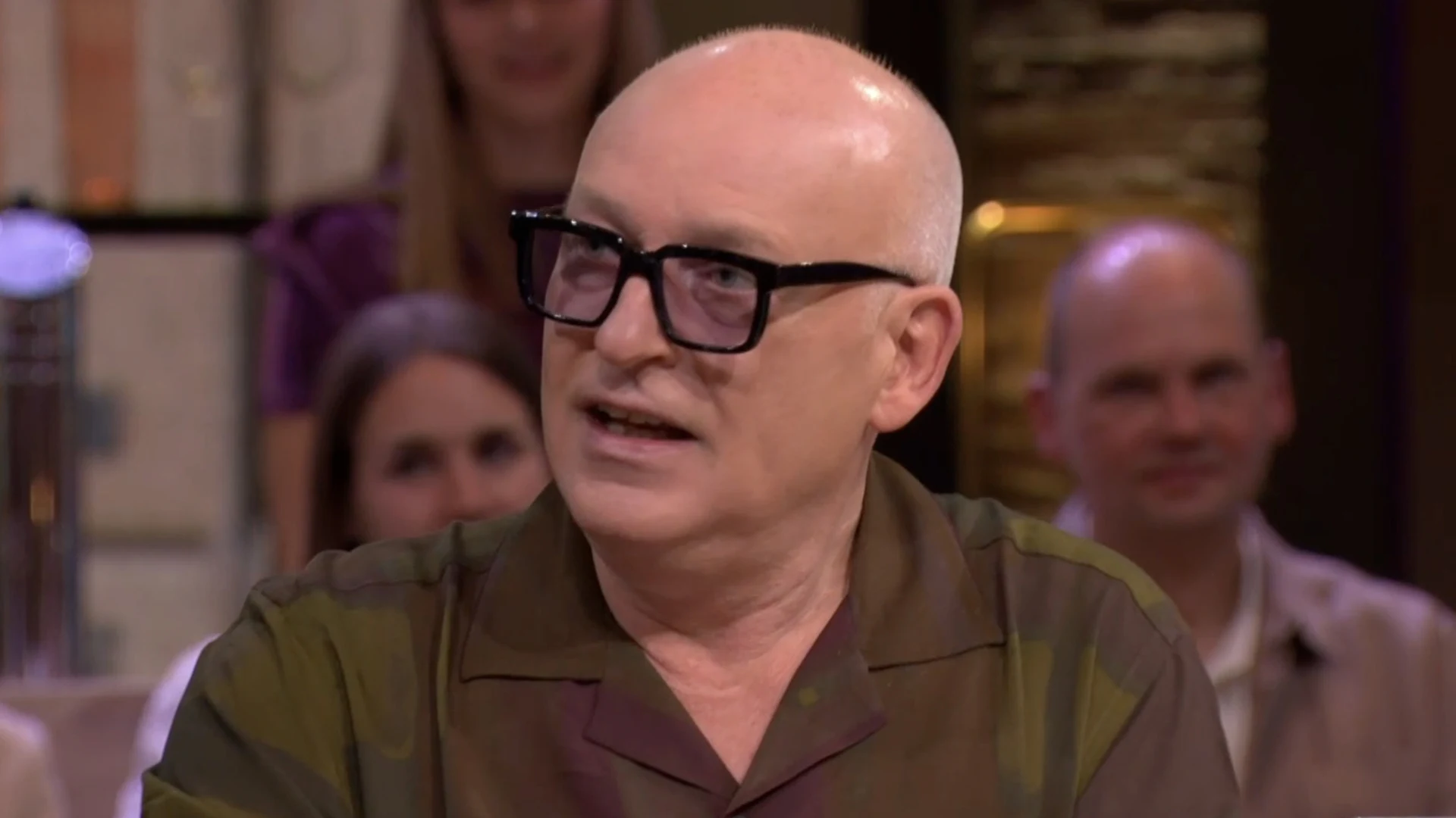 René vertelt over verhuizing: 'Daar sta je dan met je vitrinekast!'