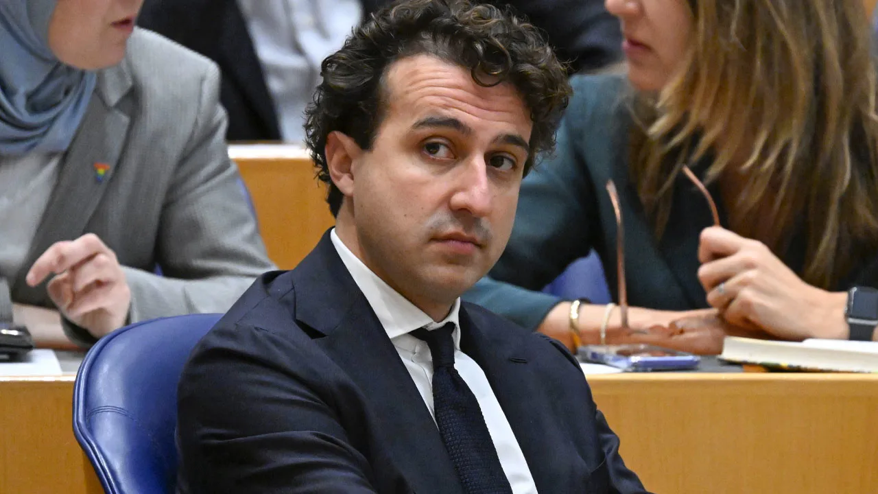 Jesse Klaver hekelt uitsluiten GroenLinks-PvdA door VVD: 'Arrogantie van de macht'