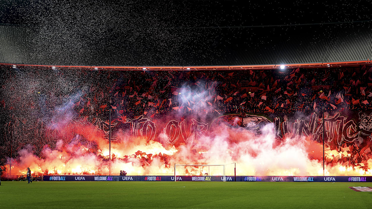 Feyenoord ontvangt flinke straf van UEFA na vuurwerk tegen Panathinaikos