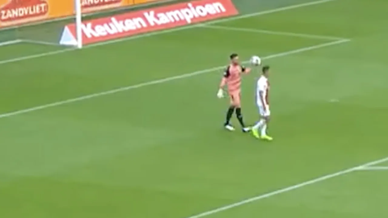 BIZAR: ADO-keeper pijnlijk in de fout tegen Jong Ajax, Jensen mist voor leeg doel