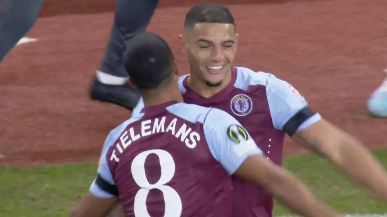 VIDEOGOAL: Aston Villa - AZ Alkmaar 1-1 (Carlos)