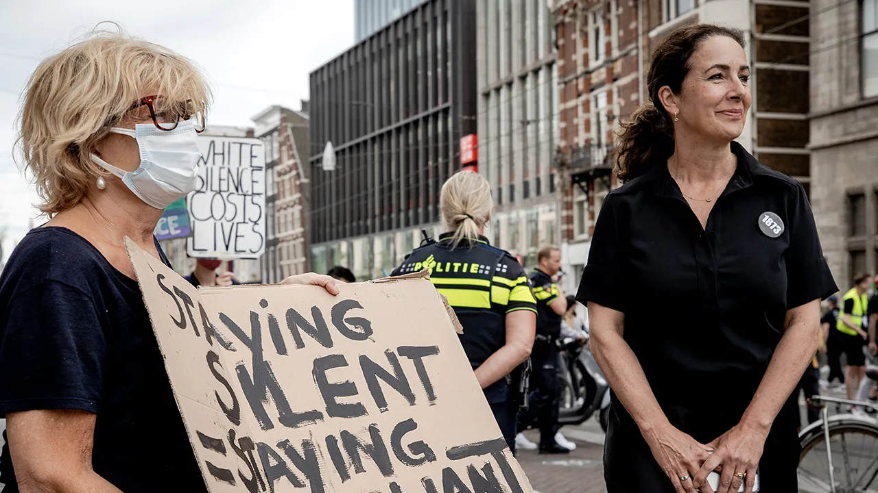 Burgemeester Halsema overdonderd door drukte op de Dam