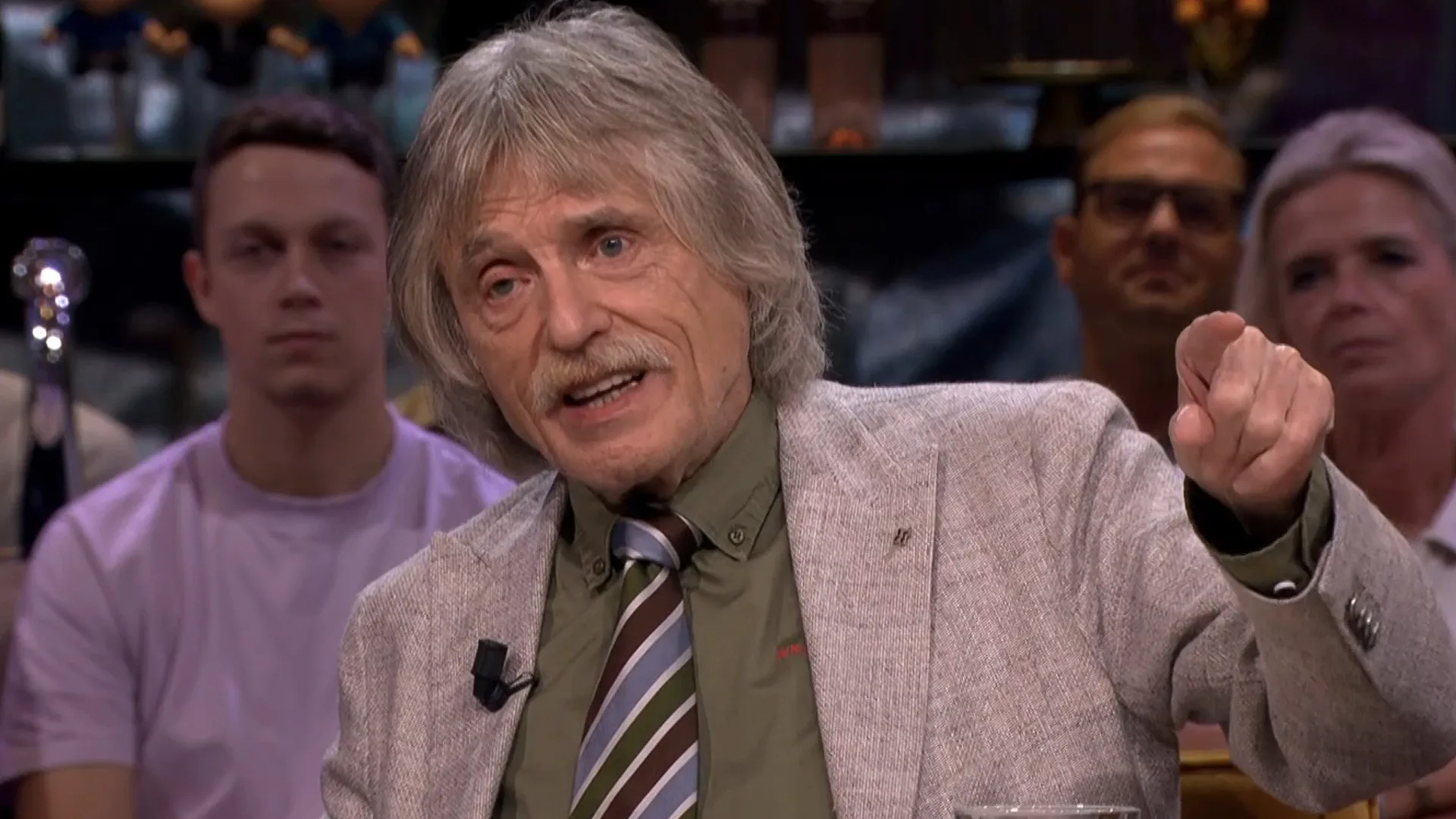 Johan Derksen woest op politiek: ‘Zwaargewonde kinderen moeten we altijd helpen!’