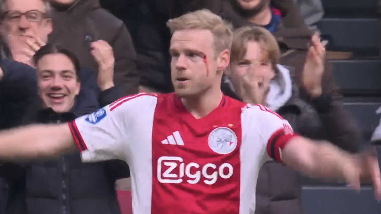 Videogoal: Davy Klaassen zet Ajax op voorsprong tegen Feyenoord en loopt wond op bij juichen