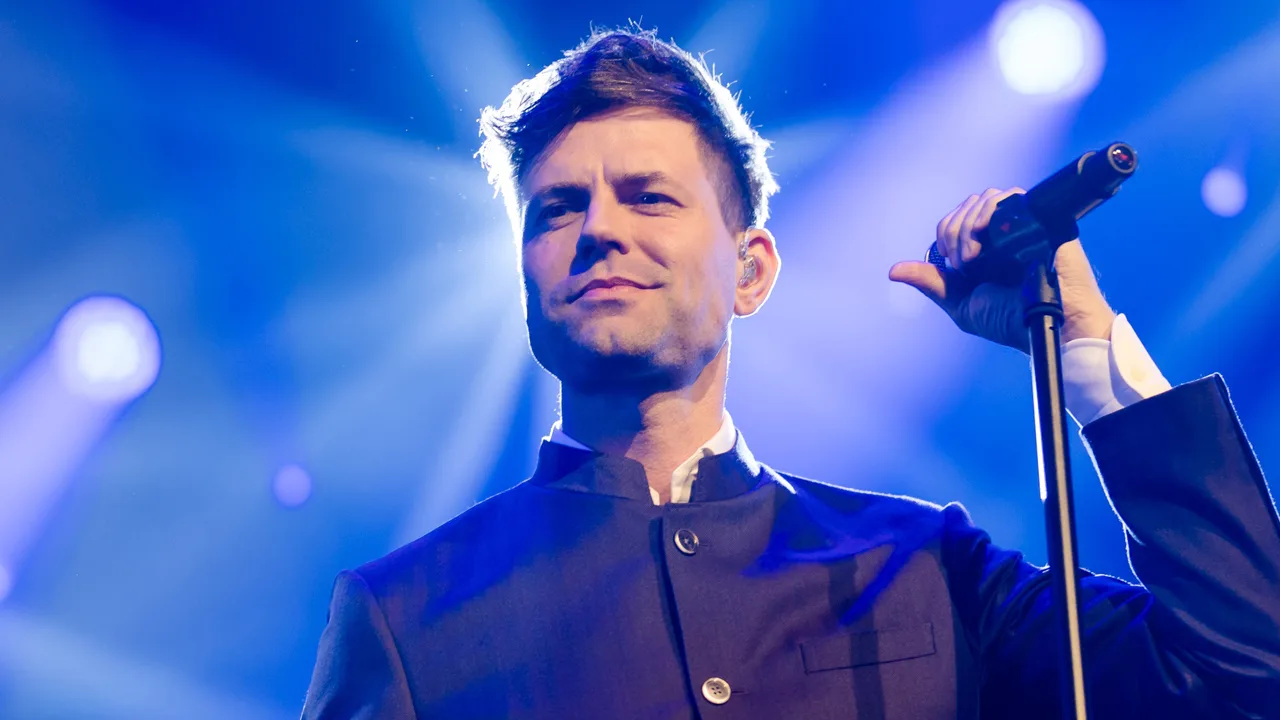 Simon Keizer presenteert muziekprogramma 'Onvergetelijke Liedjes' op NPO 1