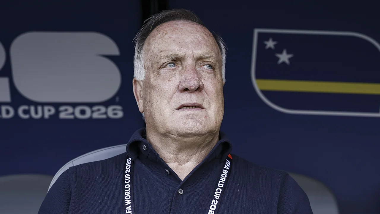 Dick Advocaat na uitschakeling met Curaçao gevraagd naar laatste klus: 'Komt misschien zo...'