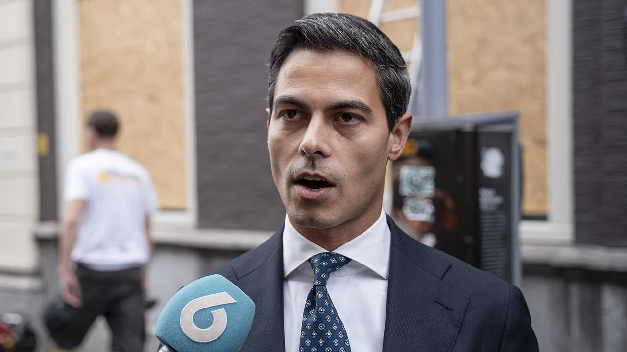 Schade aan partijkantoor D66 na rellen in Den Haag 34.000 euro