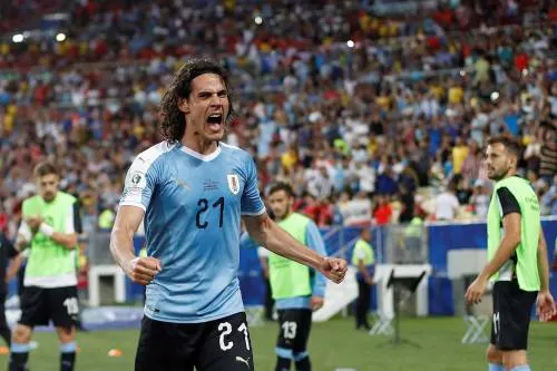 Cavani kopt Uruguay langs Chili