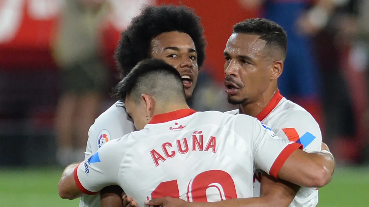 Koploper Atlético verliest bij Sevilla, Barça kan op één punt komen