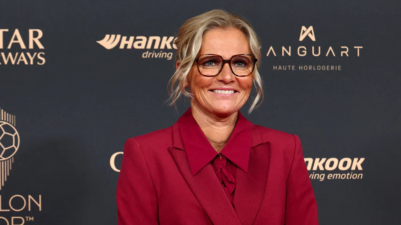 Sarina Wiegman uitgeroepen tot coach van het jaar bij de voetbalsters