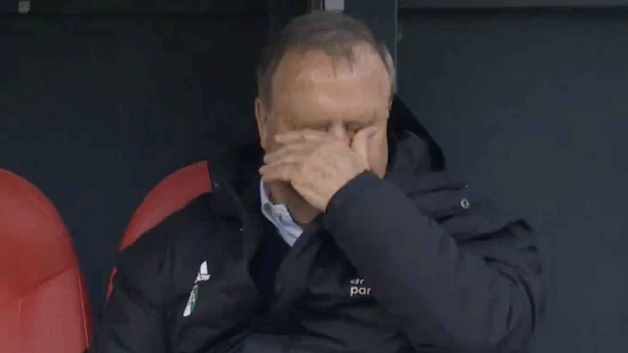 Advocaat in laatste wedstrijd als clubcoach emotioneel na voorsprong voor Feyenoord
