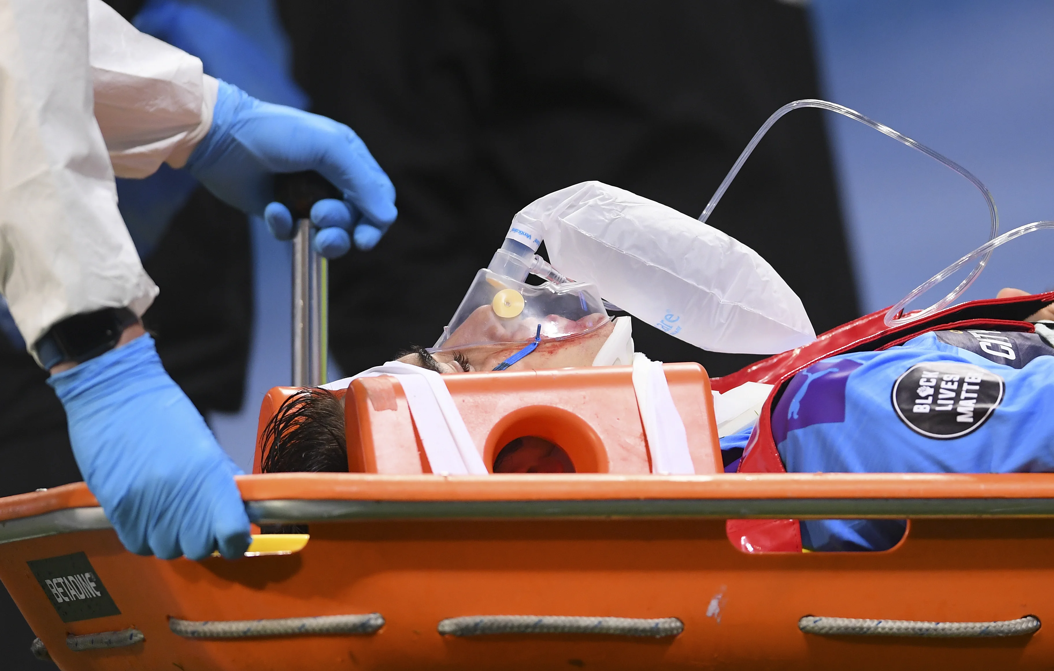 City-verdediger in ziekenhuis na botsing met keeper