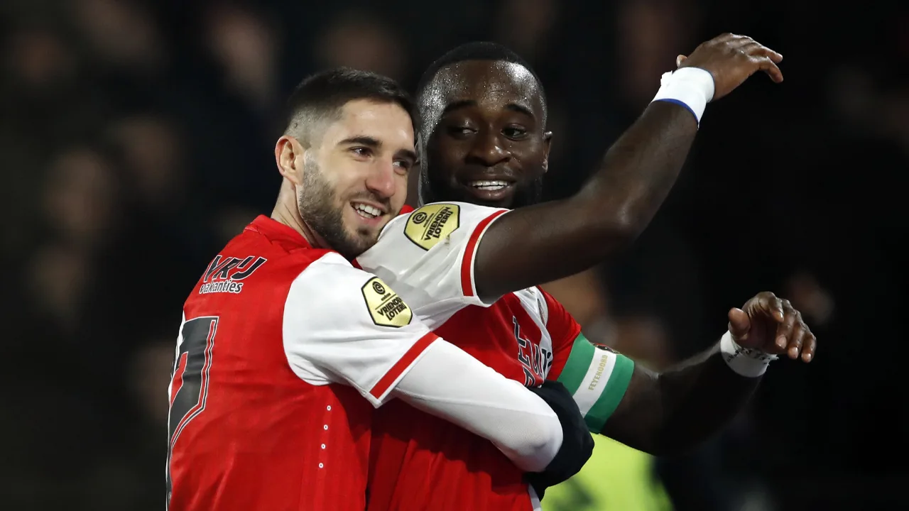 Hancko en Geertruida bezorgen Feyenoord winst in stadsderby met Sparta