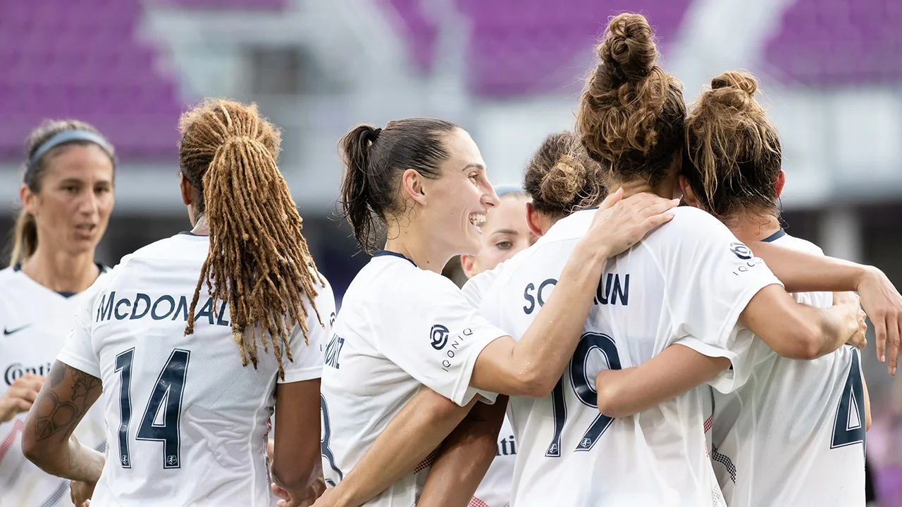 Amerikaanse voetbalsters onthullen seksueel misbruik coach