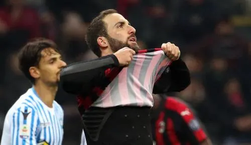 Higuaín helpt Gattuso aan broodnodige zege