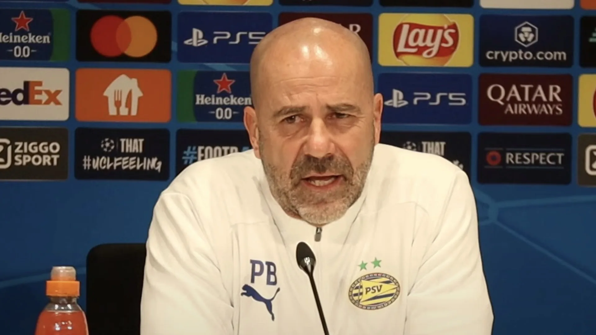 Bosz vindt niet dat hij zijn speelstijl moet veranderen: 'Dat vind ik echt grote onzin!'