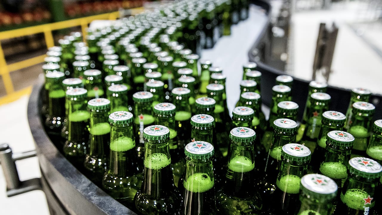 Heineken waarschuwt voor stukjes glas in bier