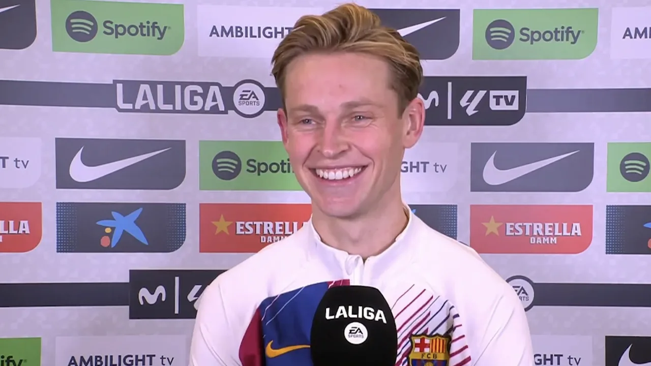 Frenkie de Jong straalt van oor tot oor als hij voor het eerst reageert op geboorte zoontje Miles