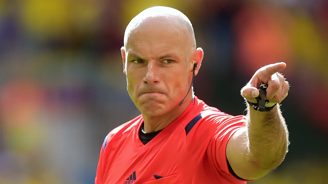 Oud-arbiter Howard Webb wil voormalig spelers in scheidsrechterfunctie
