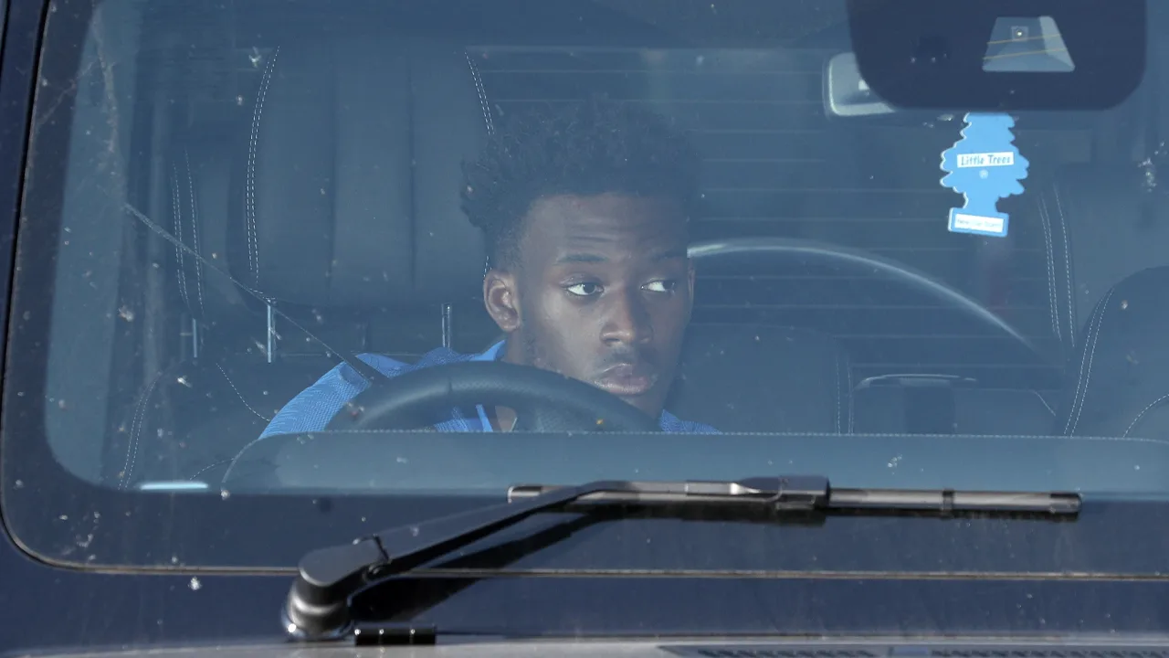 Chelsea-aanvaller Hudson-Odoi na arrestatie weer terug op het trainingsveld