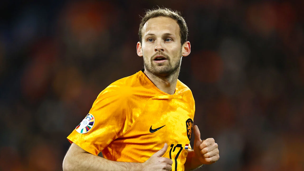 Daley Blind evenaart Dirk Kuijt met 104e interland 