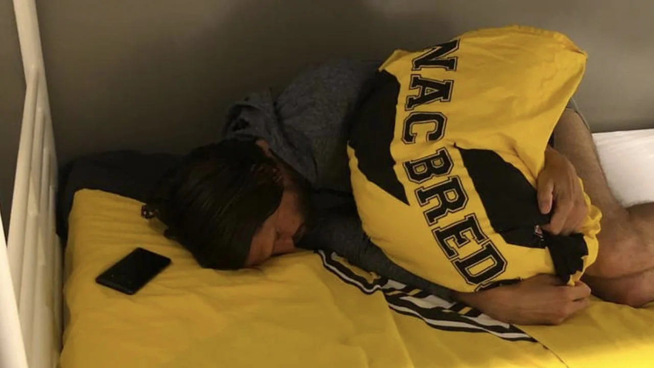 Hyballa bedankt fans vanuit NAC-bed