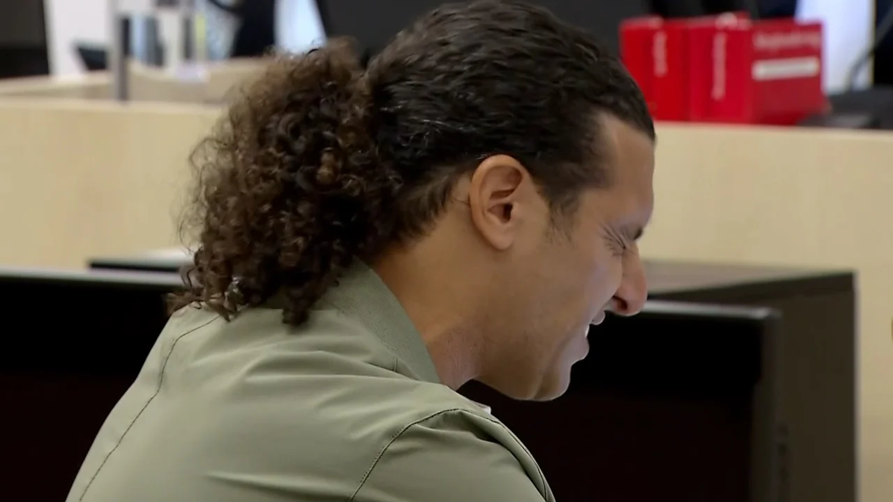 Ali B geëmotioneerd bij begin zedenzaak: 'De dood leek warmer dan het leven'