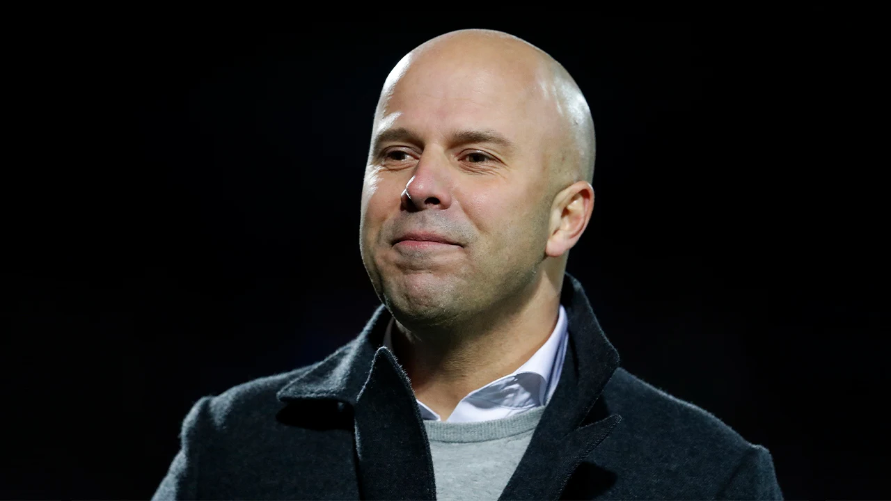 Slot laat zich niet afleiden door Ajax-geruchten: 'Zelf het goede voorbeeld geven'