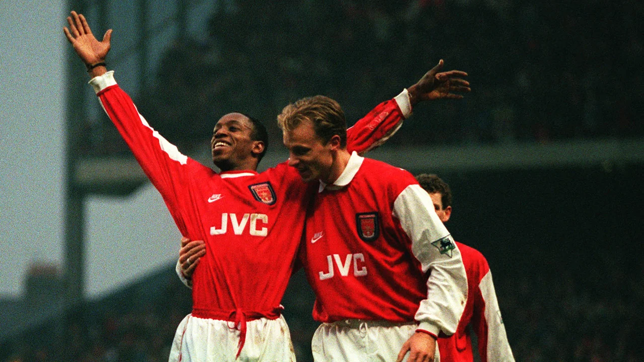 Shearer en Wright kiezen mooiste PL-goal: 'Bergkamp tegen Newcastle'