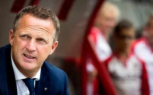 AZ-coach Van den Brom: het vertrouwen is broos