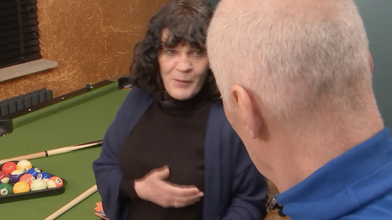 Frans complimenteert Diana in Lang Leve de Liefde: 'Mooie tieten'