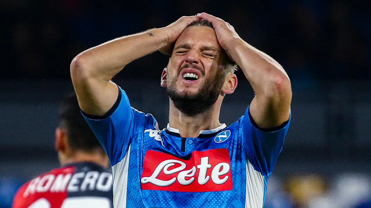 Mertens zeker drie weken uitgeschakeld door enkelblessure