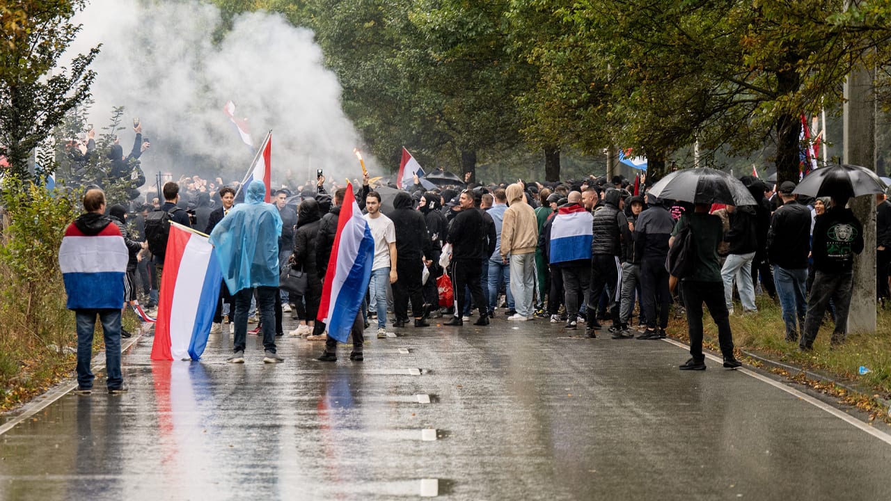 Betogers Malieveld voor strenger asielbeleid blokkeren A12