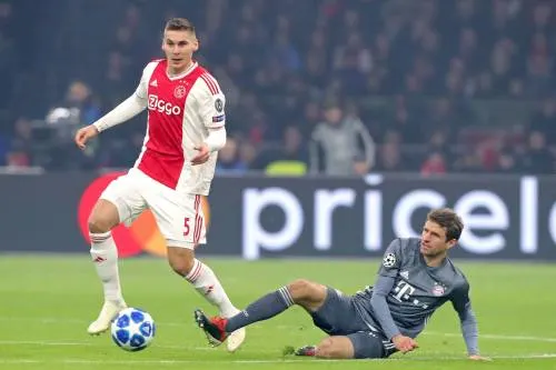 Ajax laat Wöber gaan