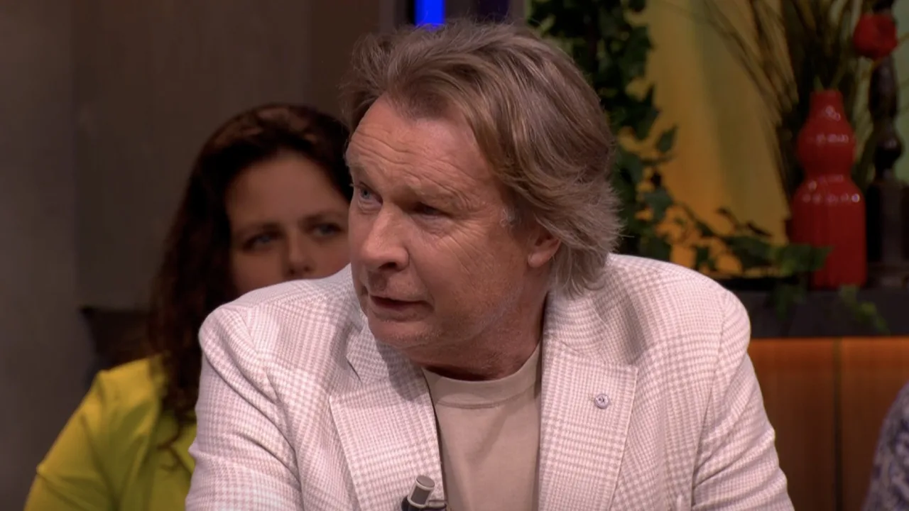 Hans Kraay jr. lovend over Ajacied: 'Alex Kroes moet hem tien jaar laten bijtekenen'