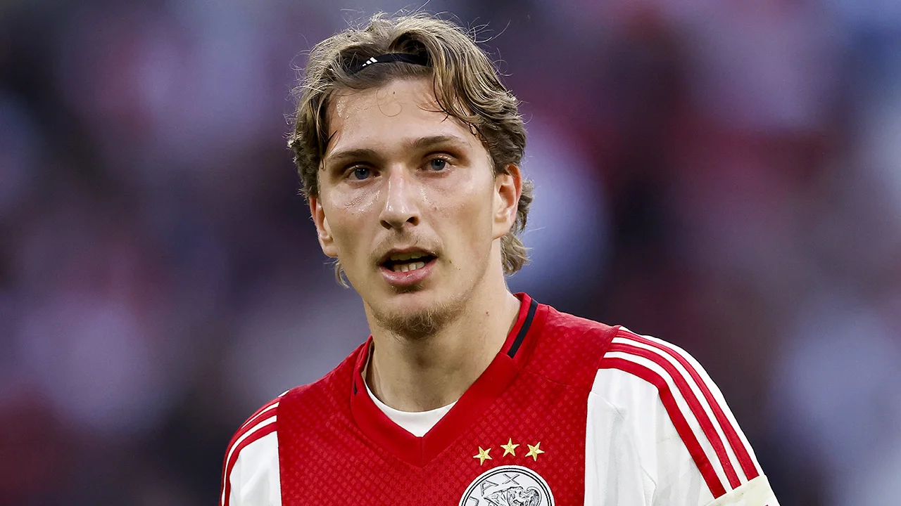 PSG brengt officieel miljoenenbod uit op Mika Godts