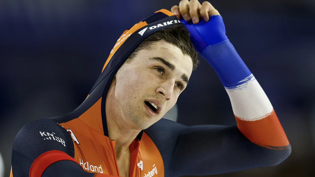 Schaatser Jenning de Boo klopt Jordan Stolz en verovert wereldtitel op 500 meter