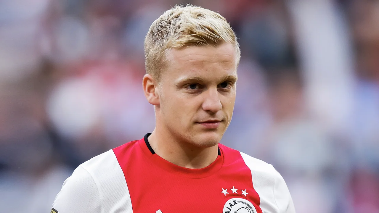 'Manchester United wil Van de Beek zo snel mogelijk naar Engeland halen'