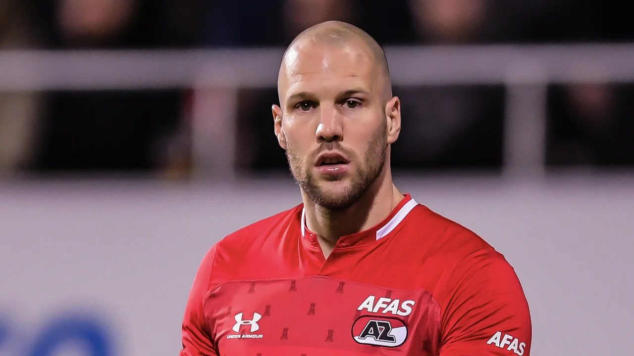 Ron Vlaar zet per direct punt achter loopbaan