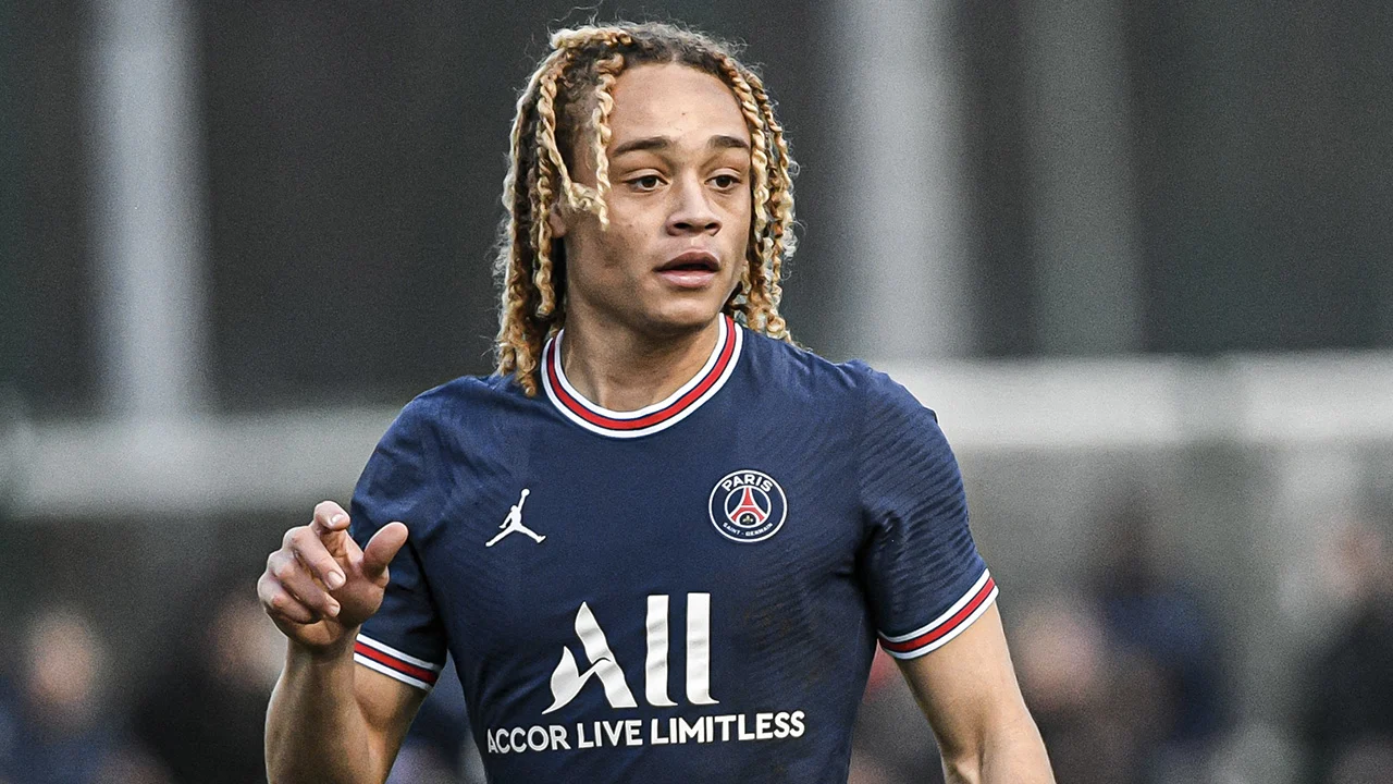 PSV verrast en legt Xavi Simons tot 2027 vast